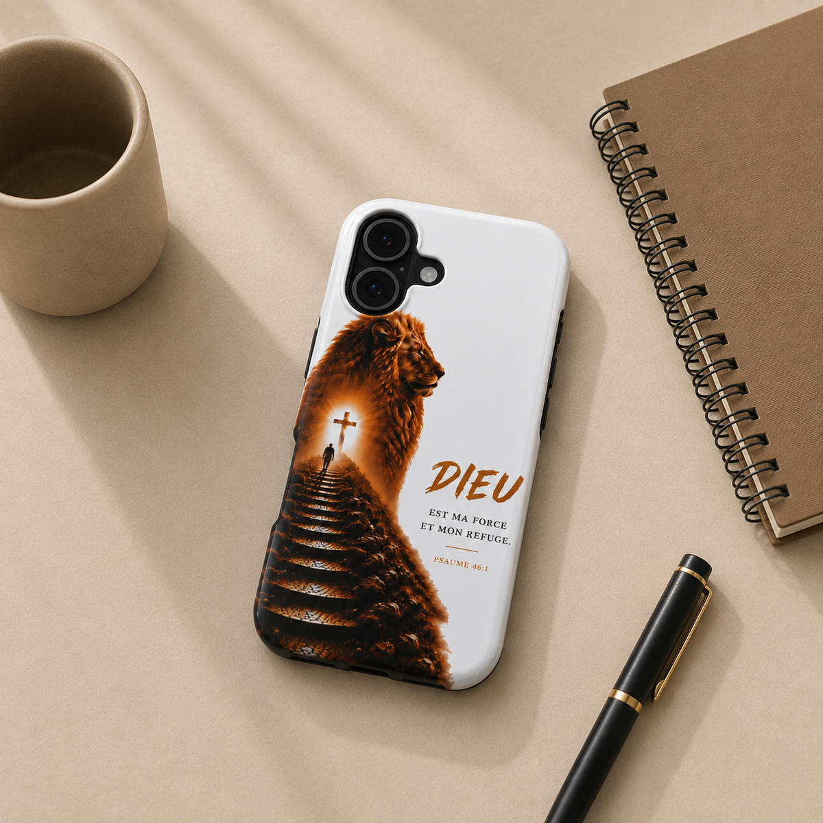 Coque de téléphone avec finition premium, présentée sur un bureau
